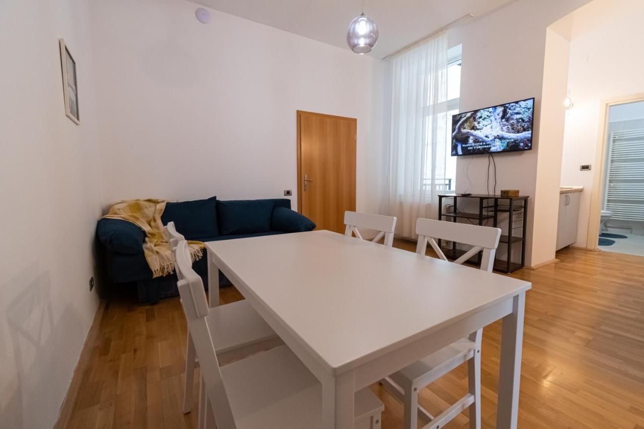 Residence 48 Beautiful Building Within Moments From The Old Town Of براشوف المظهر الخارجي الصورة