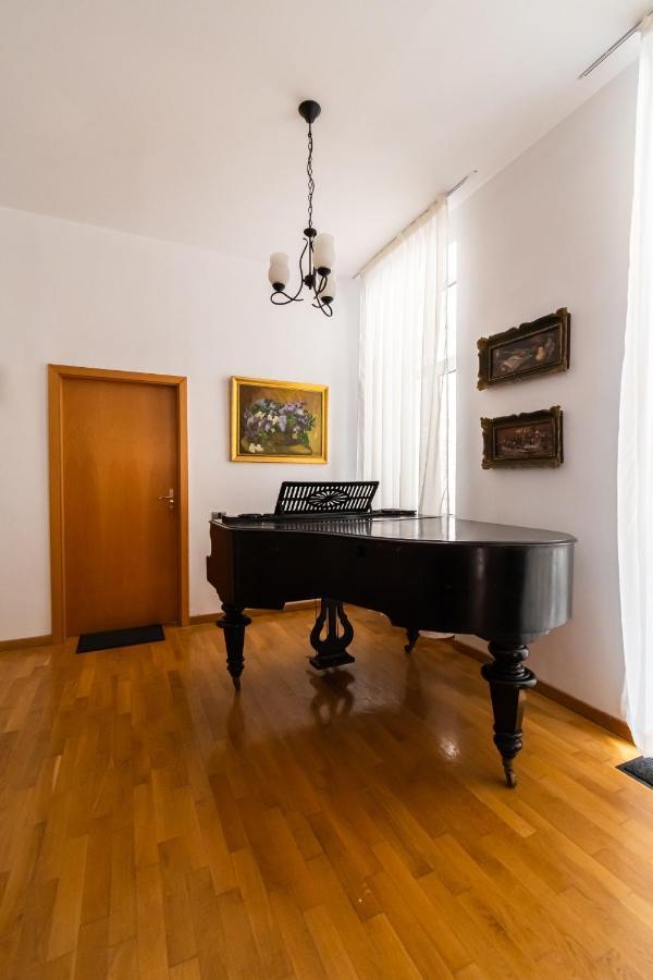Residence 48 Beautiful Building Within Moments From The Old Town Of براشوف المظهر الخارجي الصورة