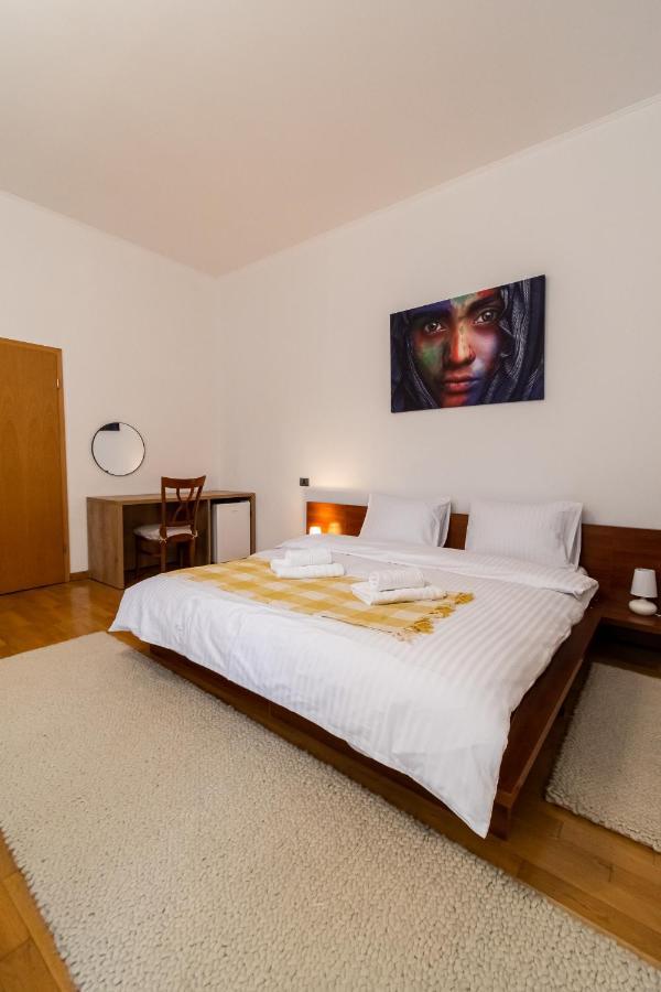 Residence 48 Beautiful Building Within Moments From The Old Town Of براشوف المظهر الخارجي الصورة